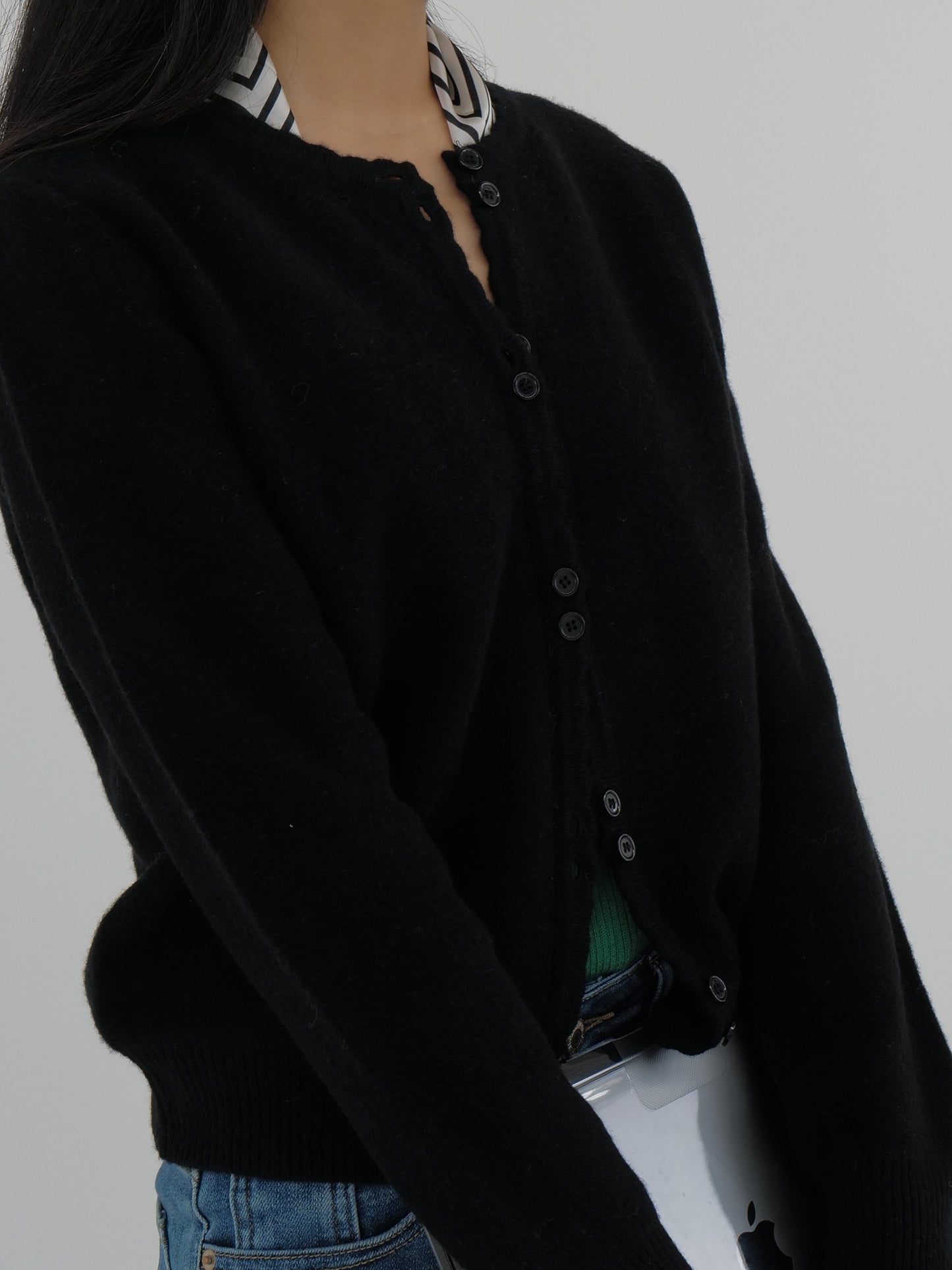 Crew-neck Cardigan (Black)